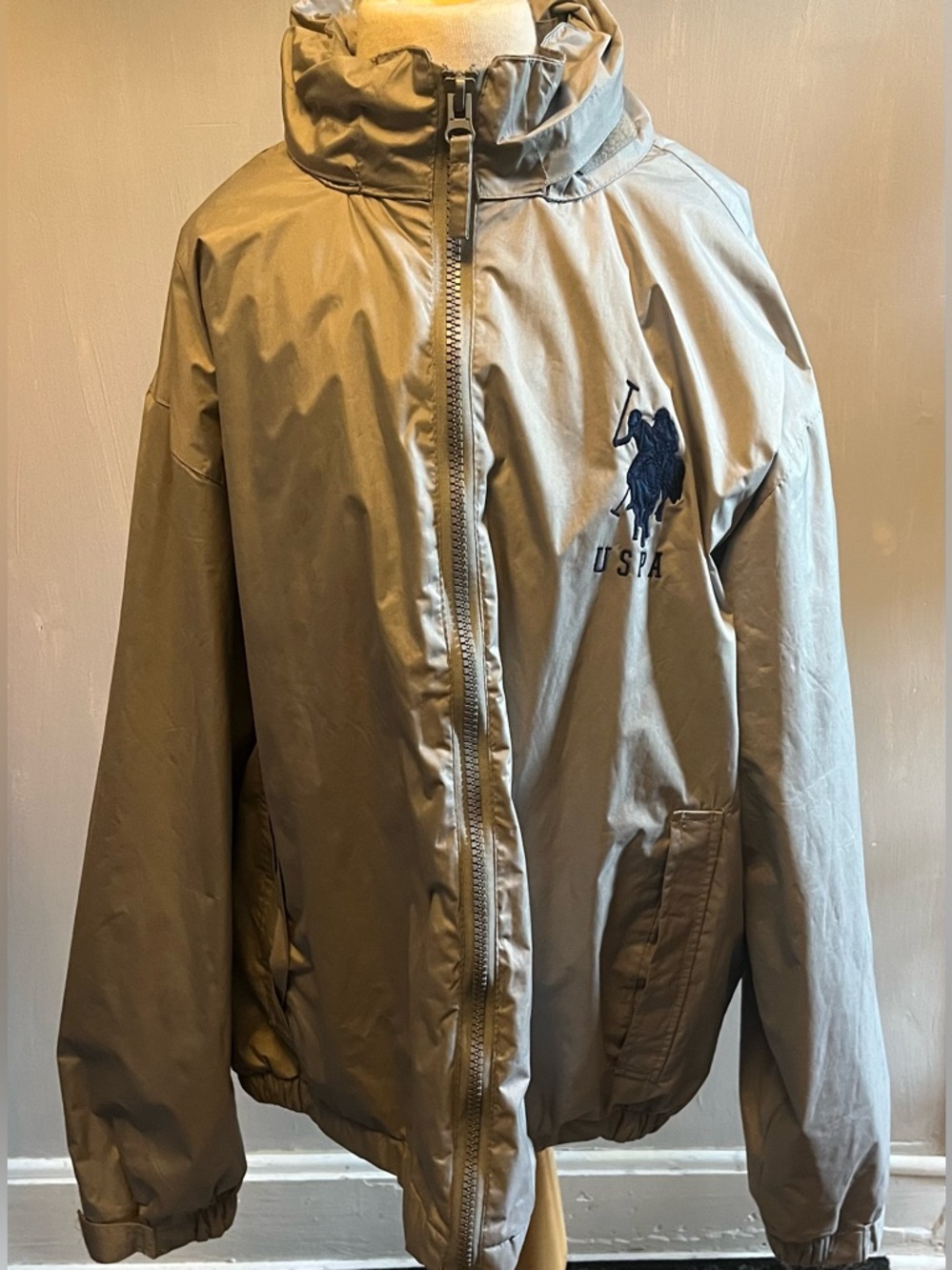 U.S. Polo Assn Grey Windbreaker/Rain Jacket Retractible Hood Unisex (L)